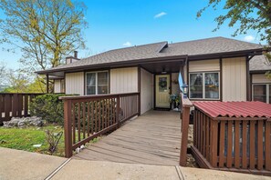 Apartment (2 Bedrooms) | Interior - Holiday Island Escape w/ Panoramic Lake Views (Eureka Springs)