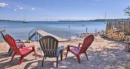 < 1 Mi to Dtwn! Lakefront 'manitou Cottage'