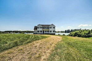 House (4 Bedrooms) | Interior - Waterfront Montross Home w/ Private Boat Slip! (Montross)