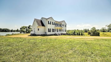 House (4 Bedrooms) | Front of property