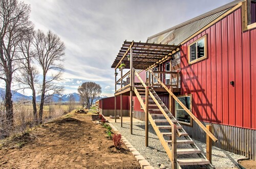 Lovely Livingston Loft w/ Mountain & River Views!