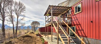 Lovely Livingston Loft w/ Mountain & River Views!
