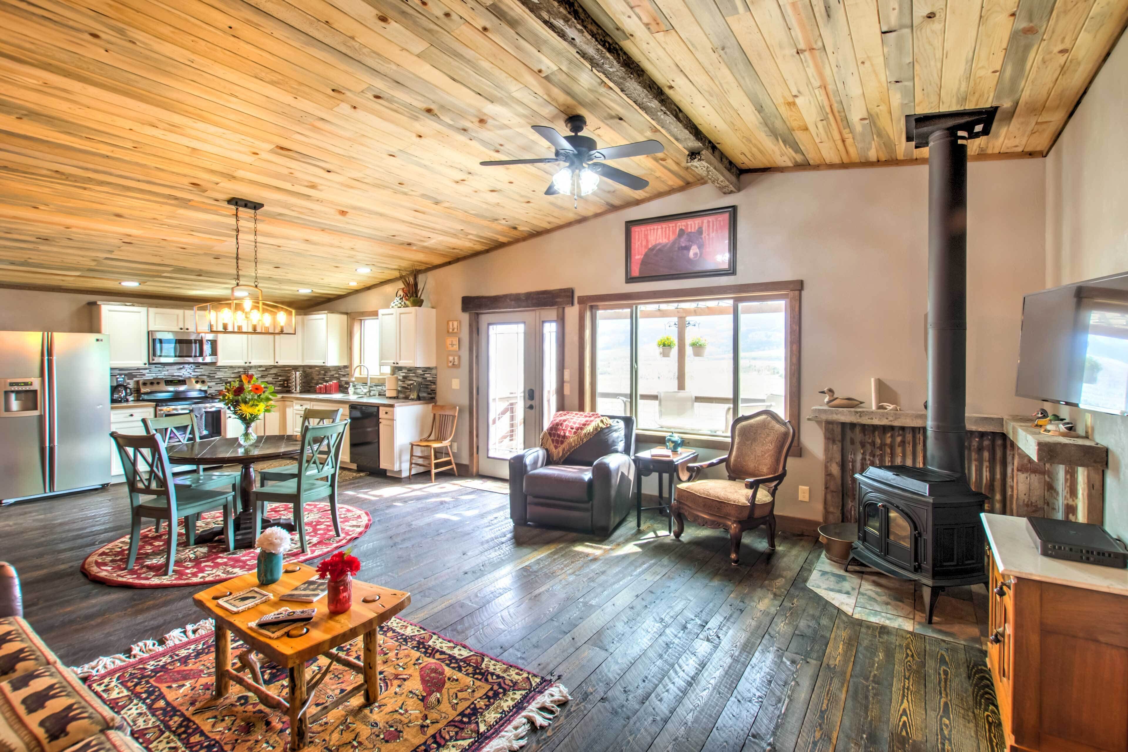 Lovely Livingston Loft w/ Mountain & River Views!