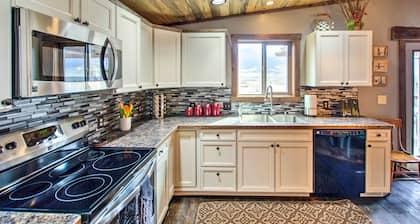 Lovely Livingston Loft w/ Mountain & River Views!