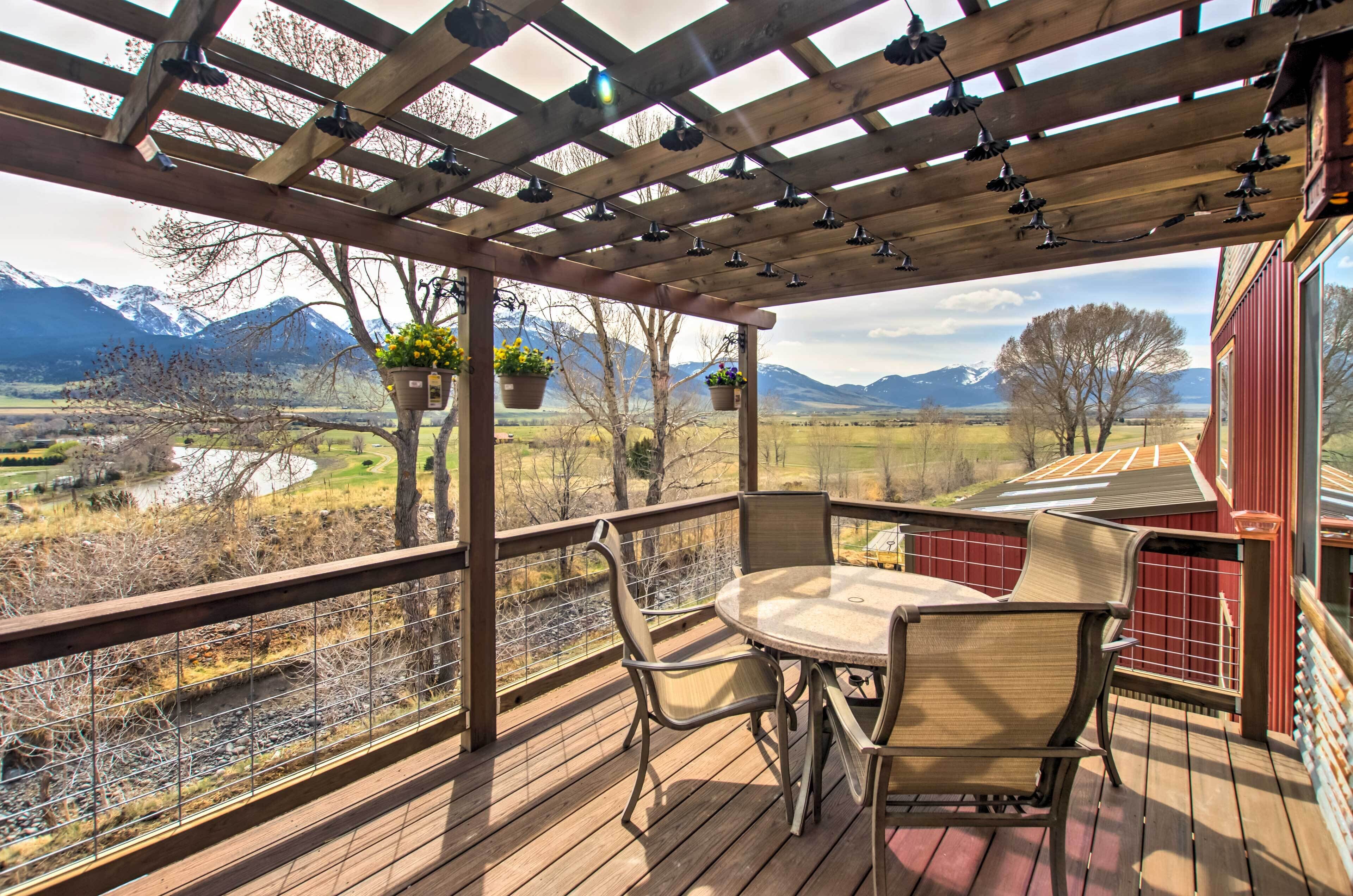 Lovely Livingston Loft w/ Mountain & River Views!