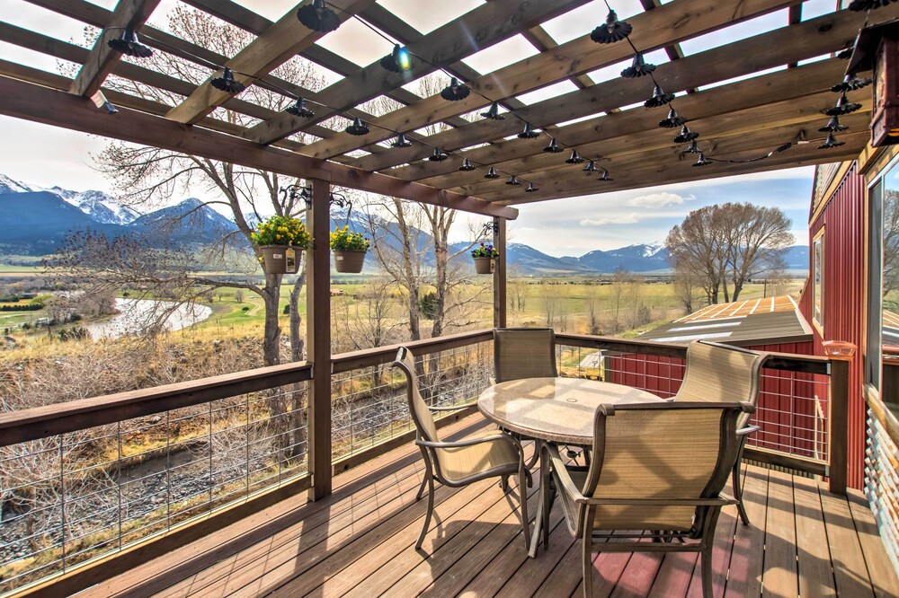 Lovely Livingston Loft w/ Mountain & River Views!