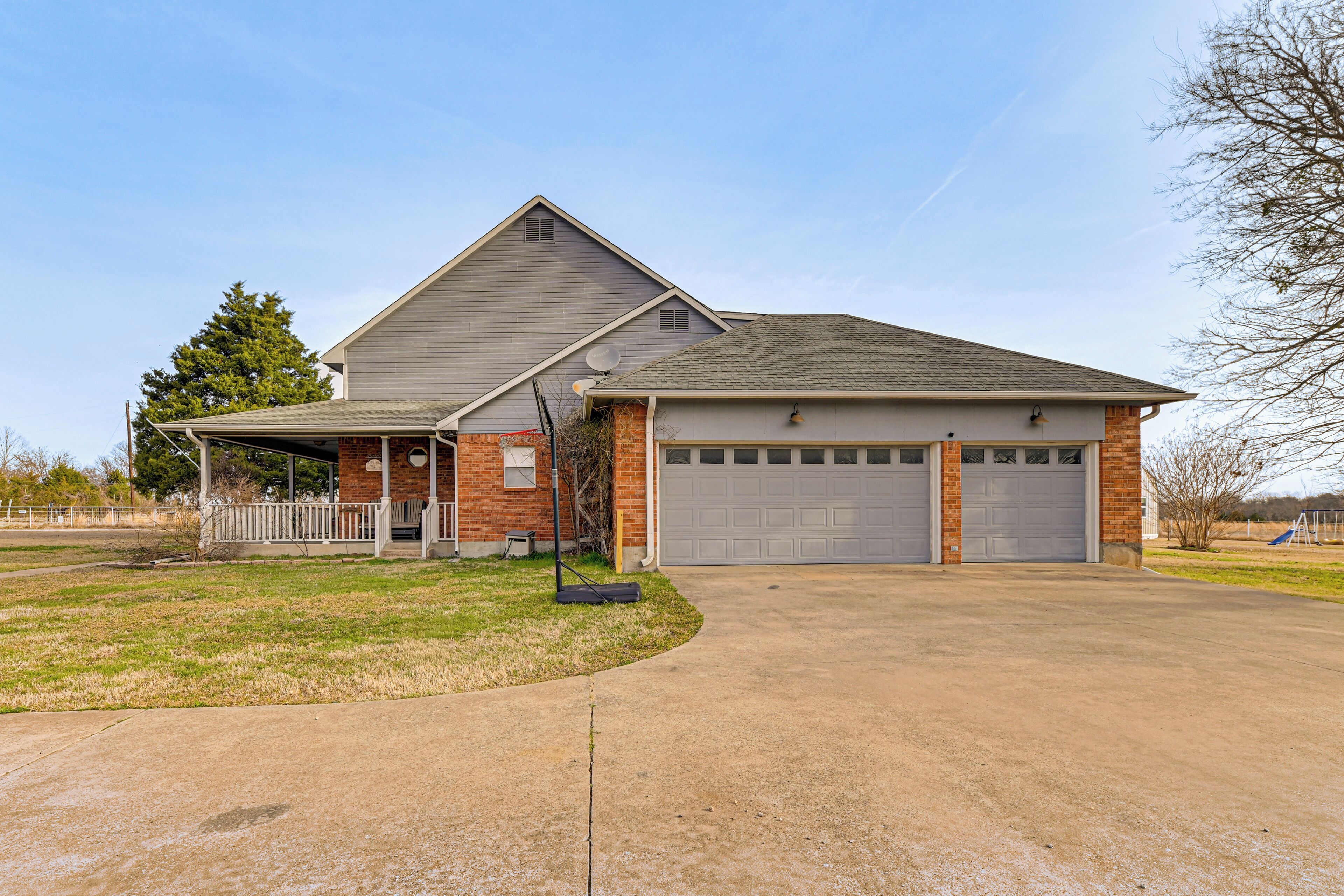 House (6 Bedrooms) | Interior