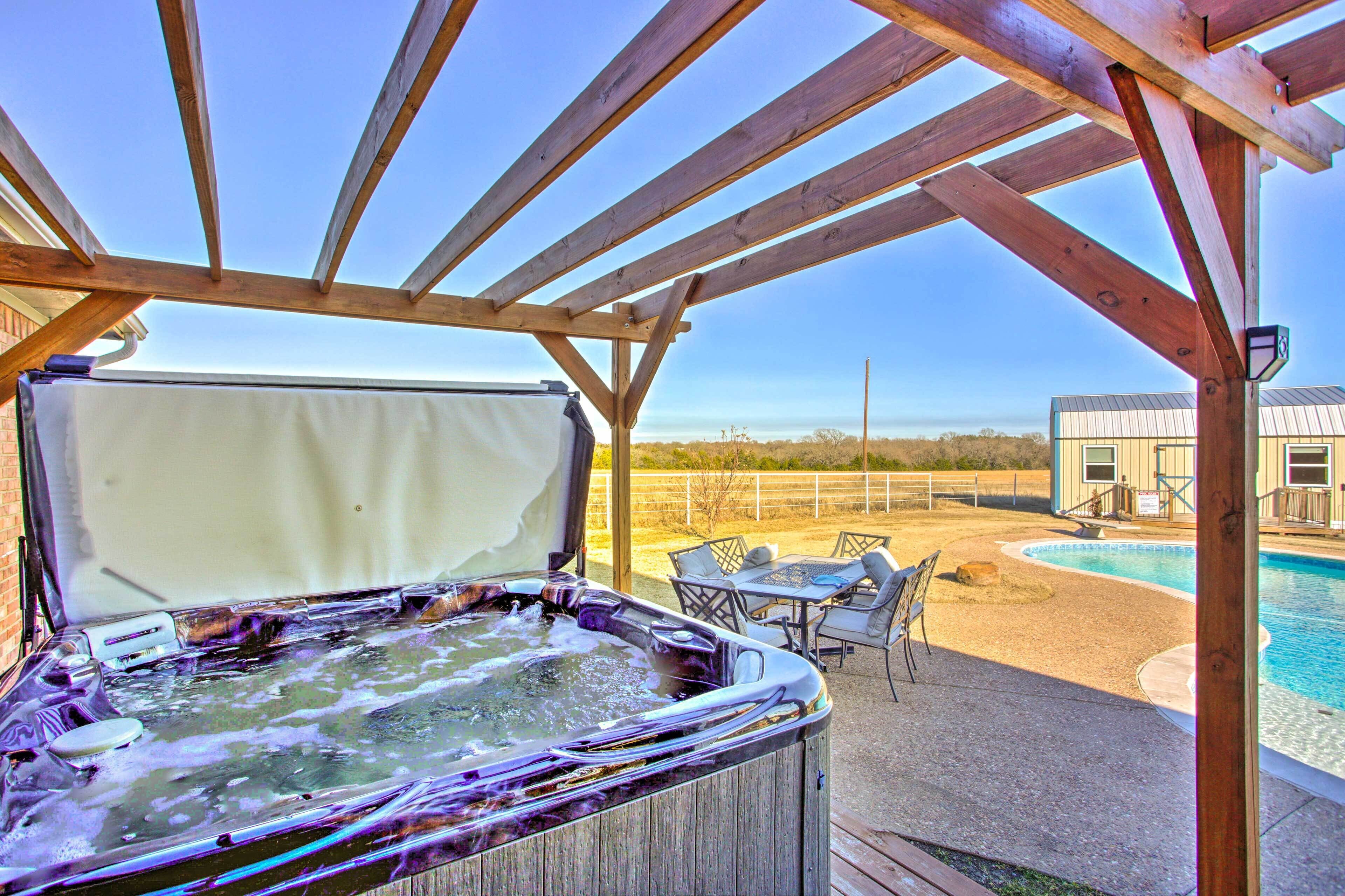 Sherman Villa: Private Pool & Hot Tub!