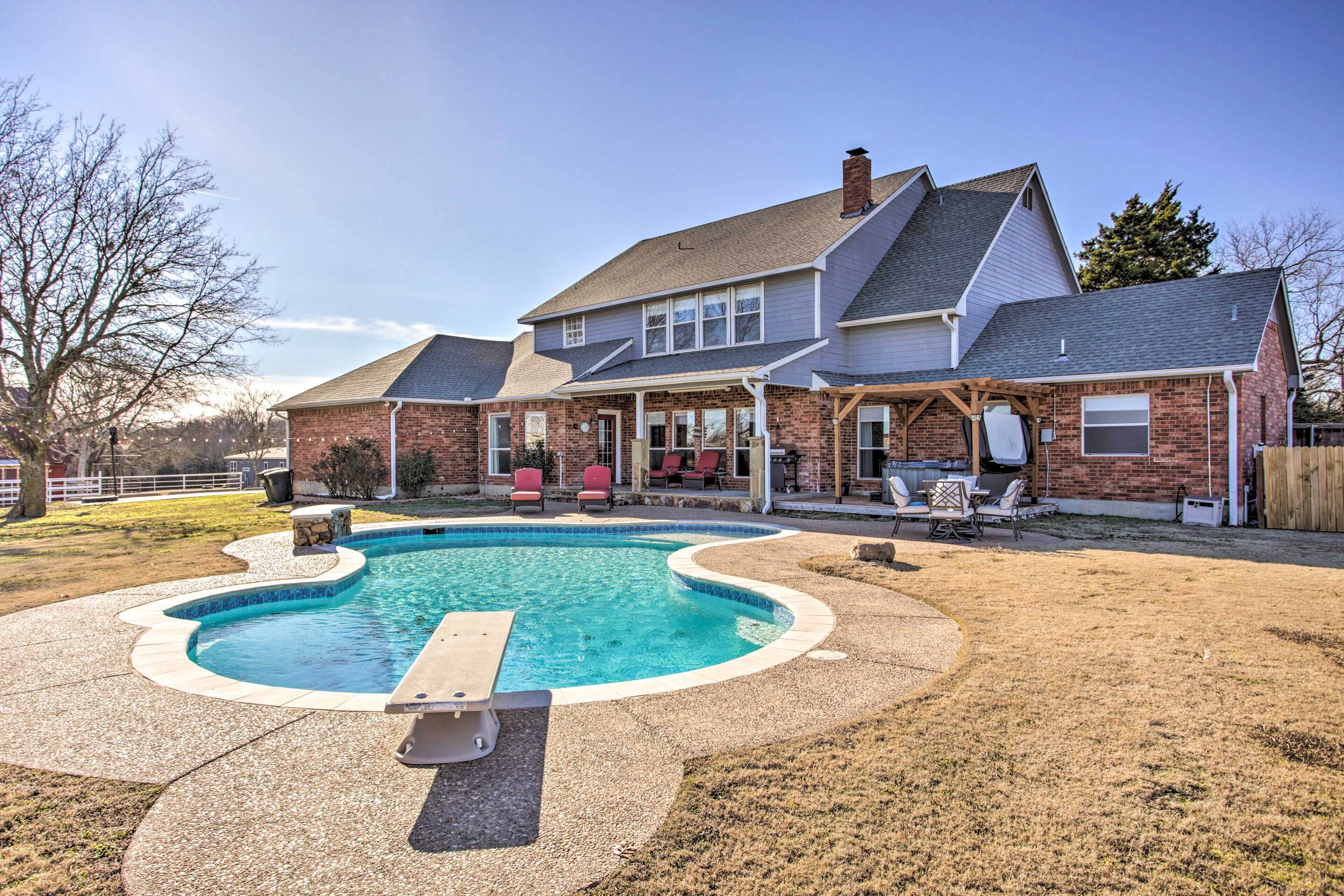 Sherman Villa: Private Pool & Hot Tub!