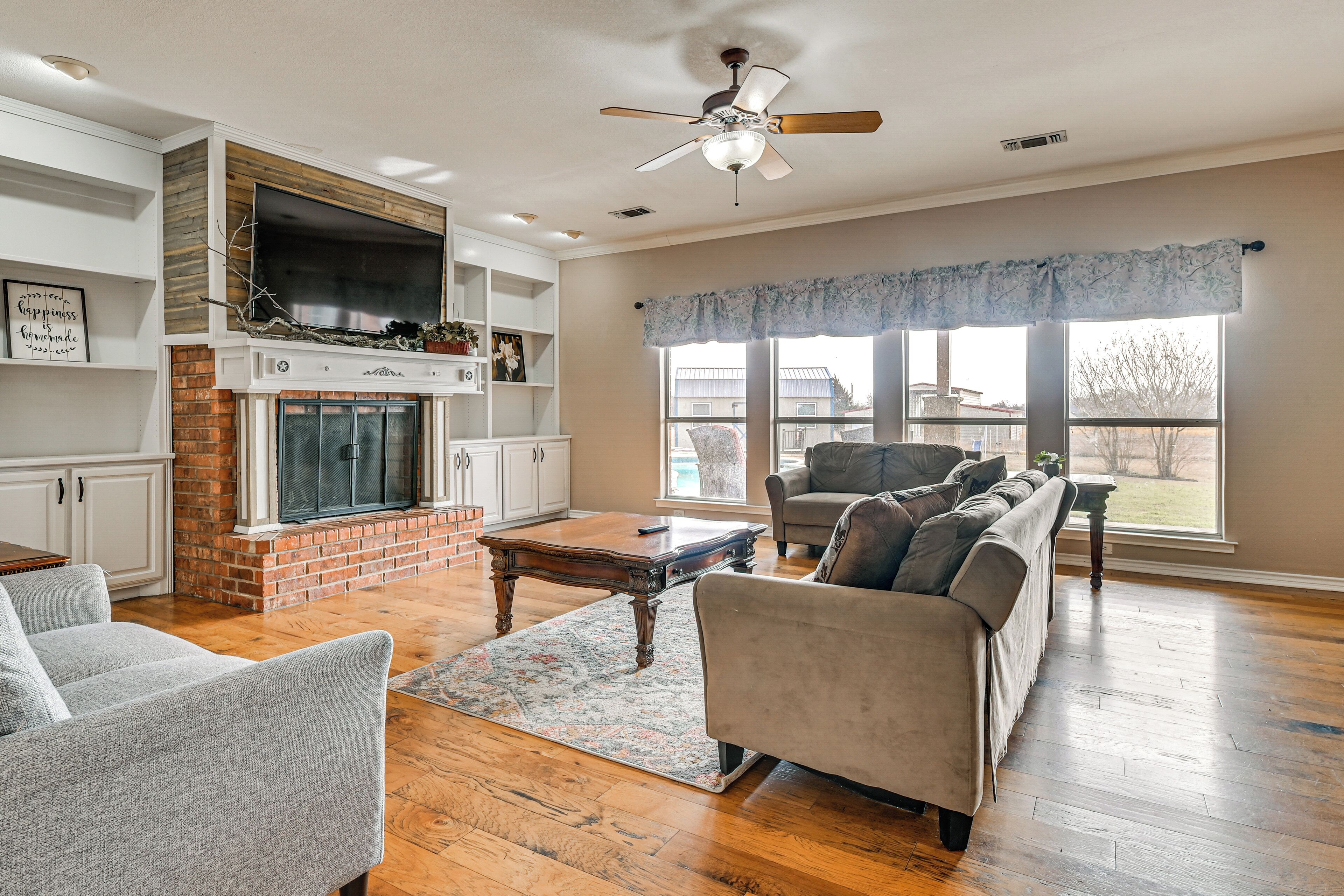 House (6 Bedrooms) | Interior