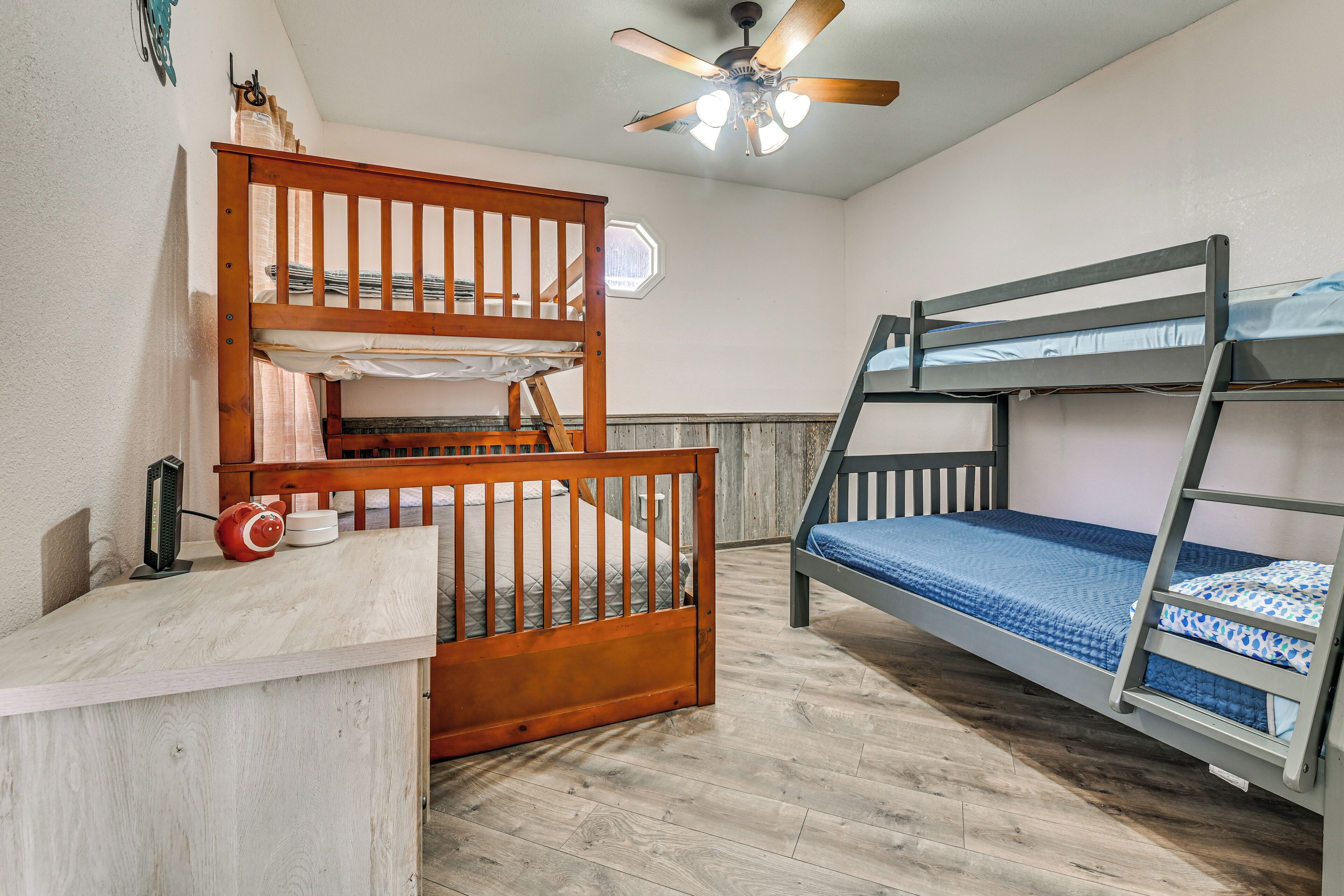 House (6 Bedrooms) | Interior