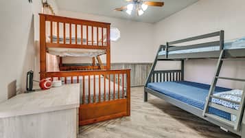 House (6 Bedrooms) | Interior