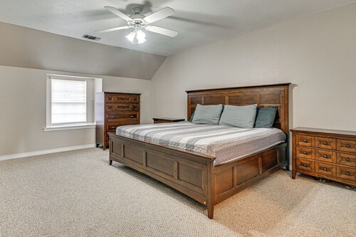 Space to Gather! Sherman Estate w/ Pool & Hot Tub