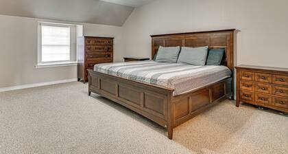 Space to Gather! Sherman Estate w/ Pool & Hot Tub