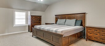 Space to Gather! Sherman Estate w/ Pool & Hot Tub