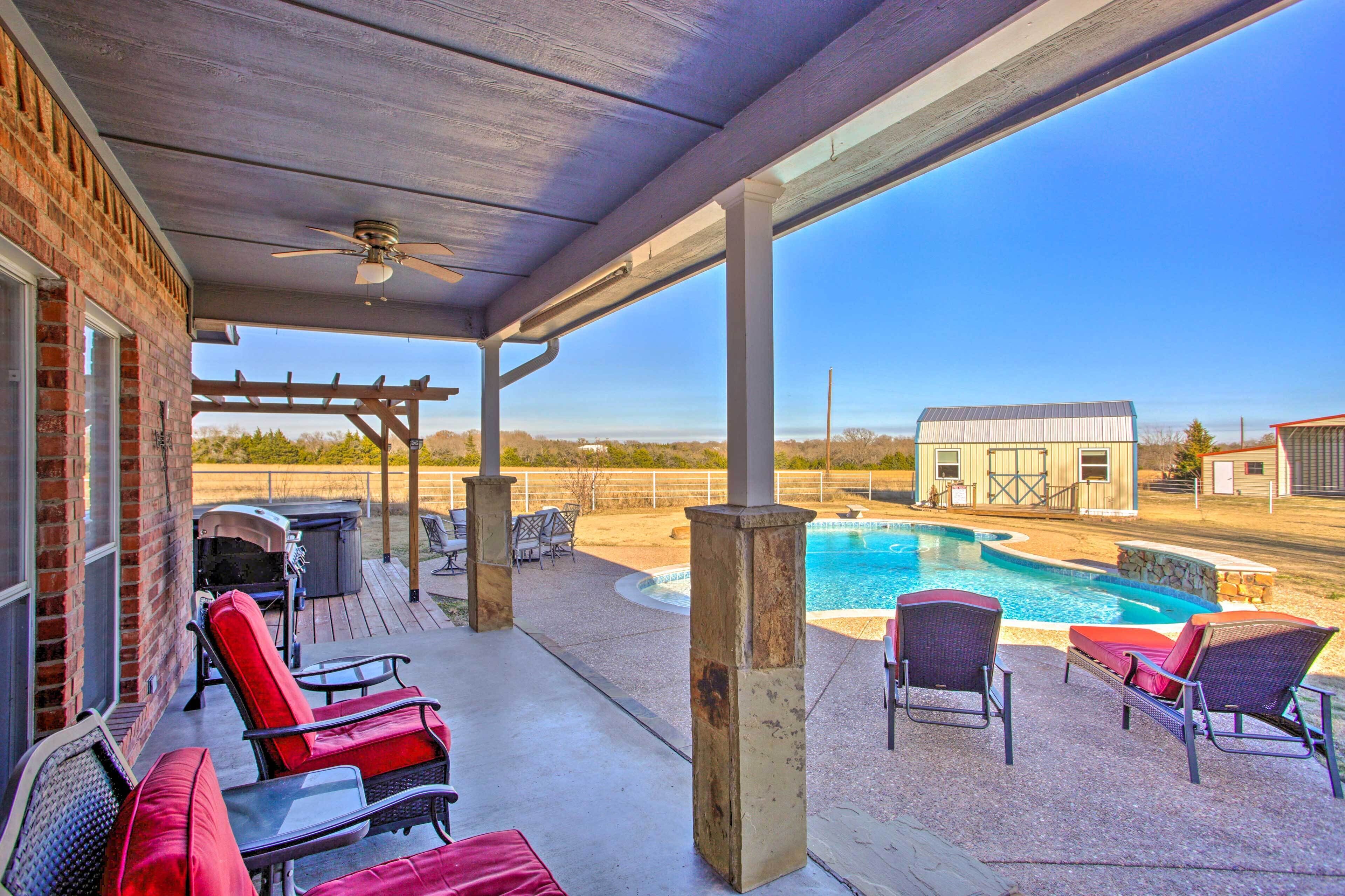 Sherman Villa: Private Pool & Hot Tub!