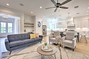 Interior - Coastal Waveland House 1/2 Block to Pub Beach (Waveland)