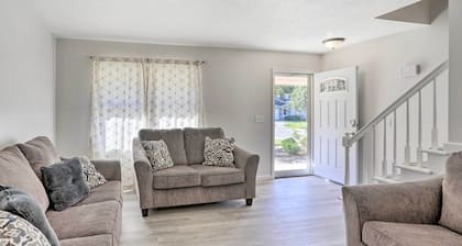 5 Mi to UT: Quiet Toledo Duplex Near Parks!