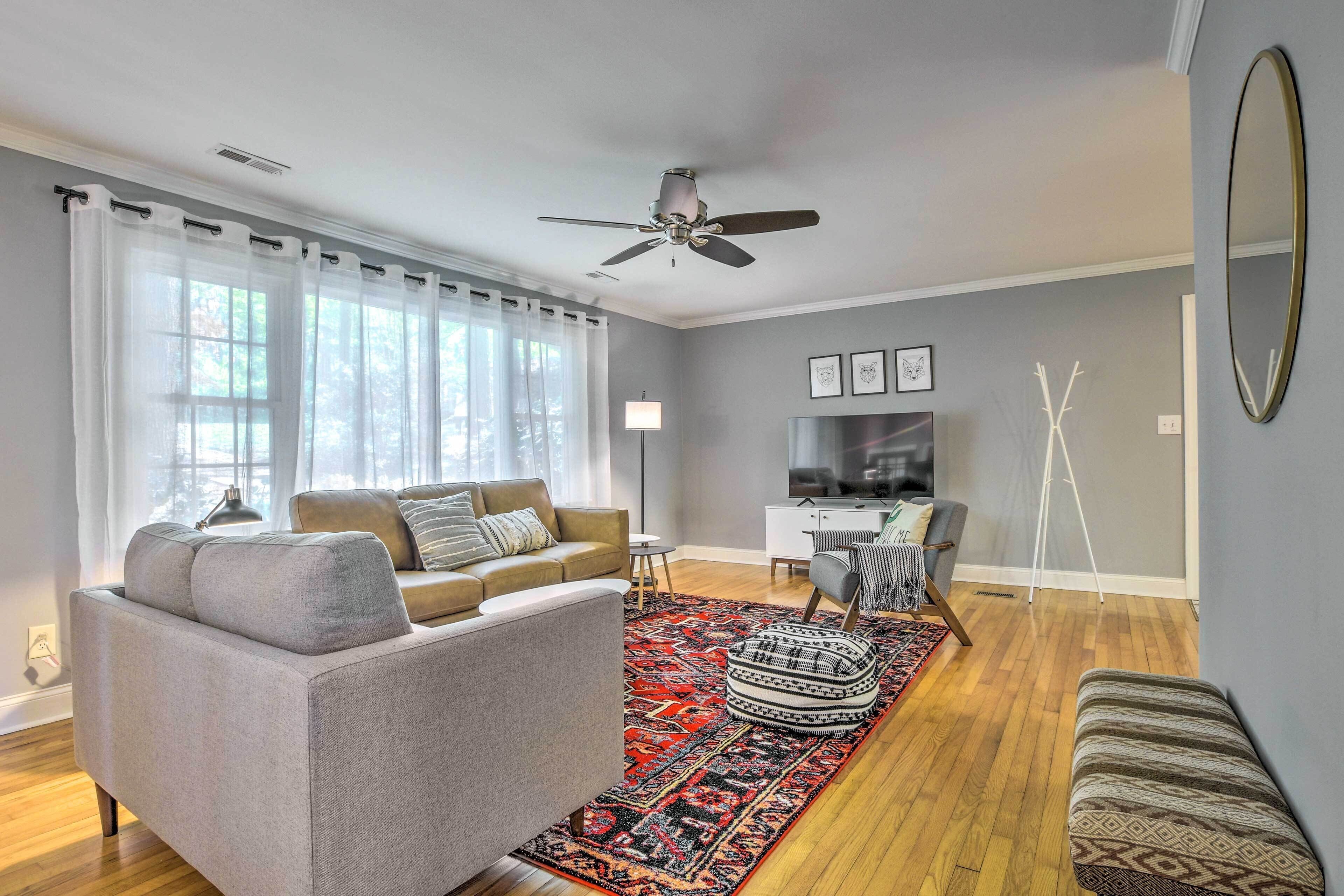 Bright Cary Home With Deck < 15 Mi to Raleigh!