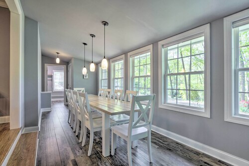 Bright Cary Home With Deck < 15 Mi to Raleigh!