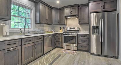 Bright Cary Home With Deck < 15 Mi to Raleigh!
