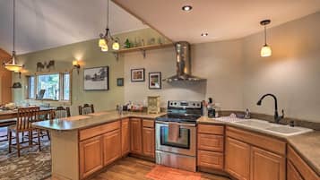 House (2 Bedrooms) | Interior
