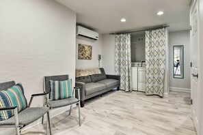 House (4 Bedrooms) | Interior - Jacksonville Gem - Ideal Location to Beaches! (Jacksonville)