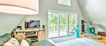 Cozy Northville Home w/ Dock & Lake Access