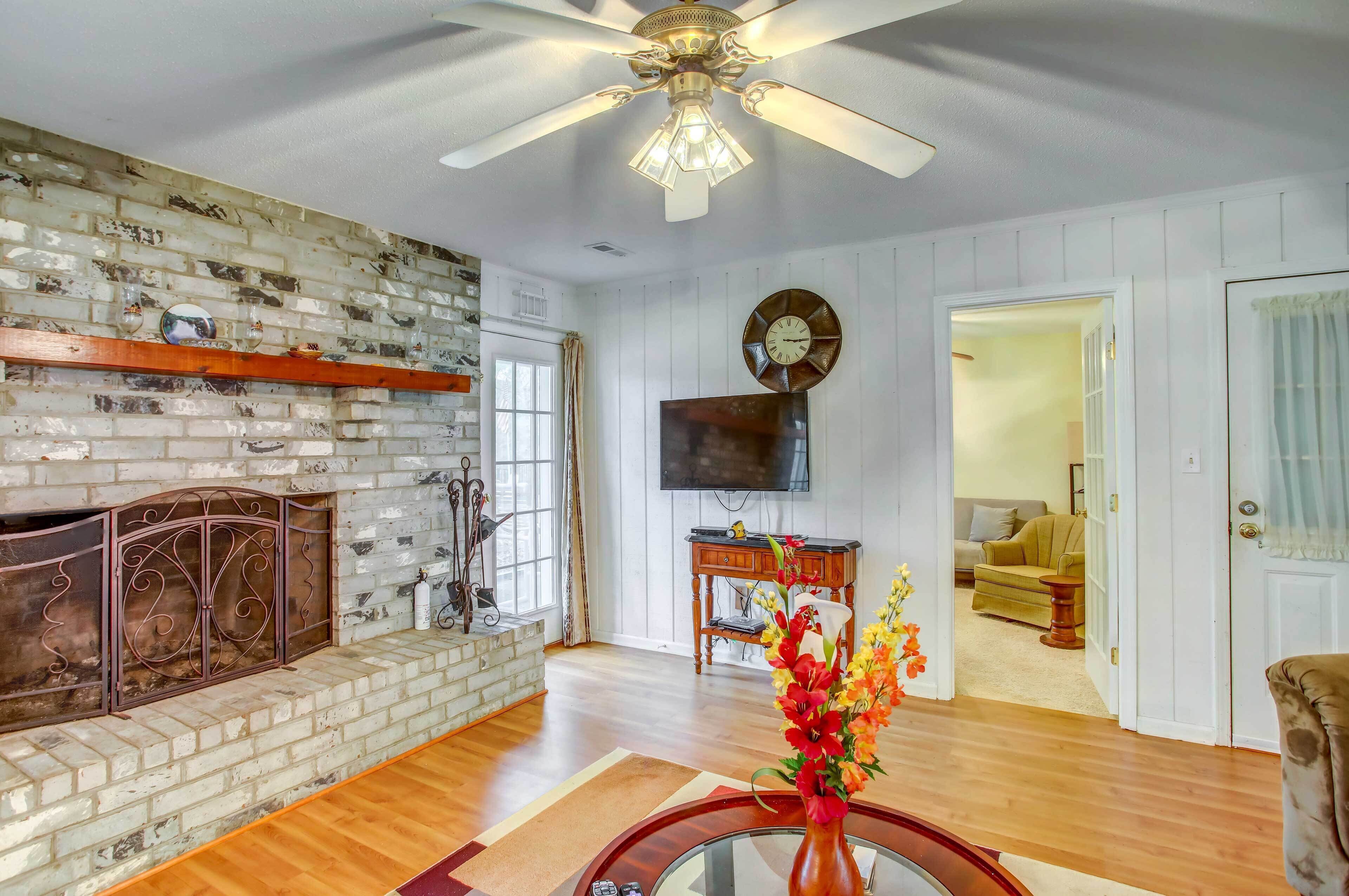 House w/ Yard + River Views Near Myrtle Beach