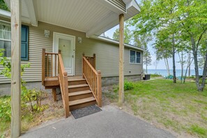 House (3 Bedrooms) | Interior - Cheboygan Getaway w/ Fire Pit & Lake Access! (Cheboygan)