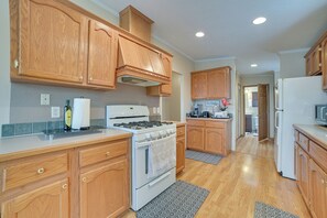 House (3 Bedrooms) | Interior - Cheboygan Getaway w/ Fire Pit & Lake Access! (Cheboygan)