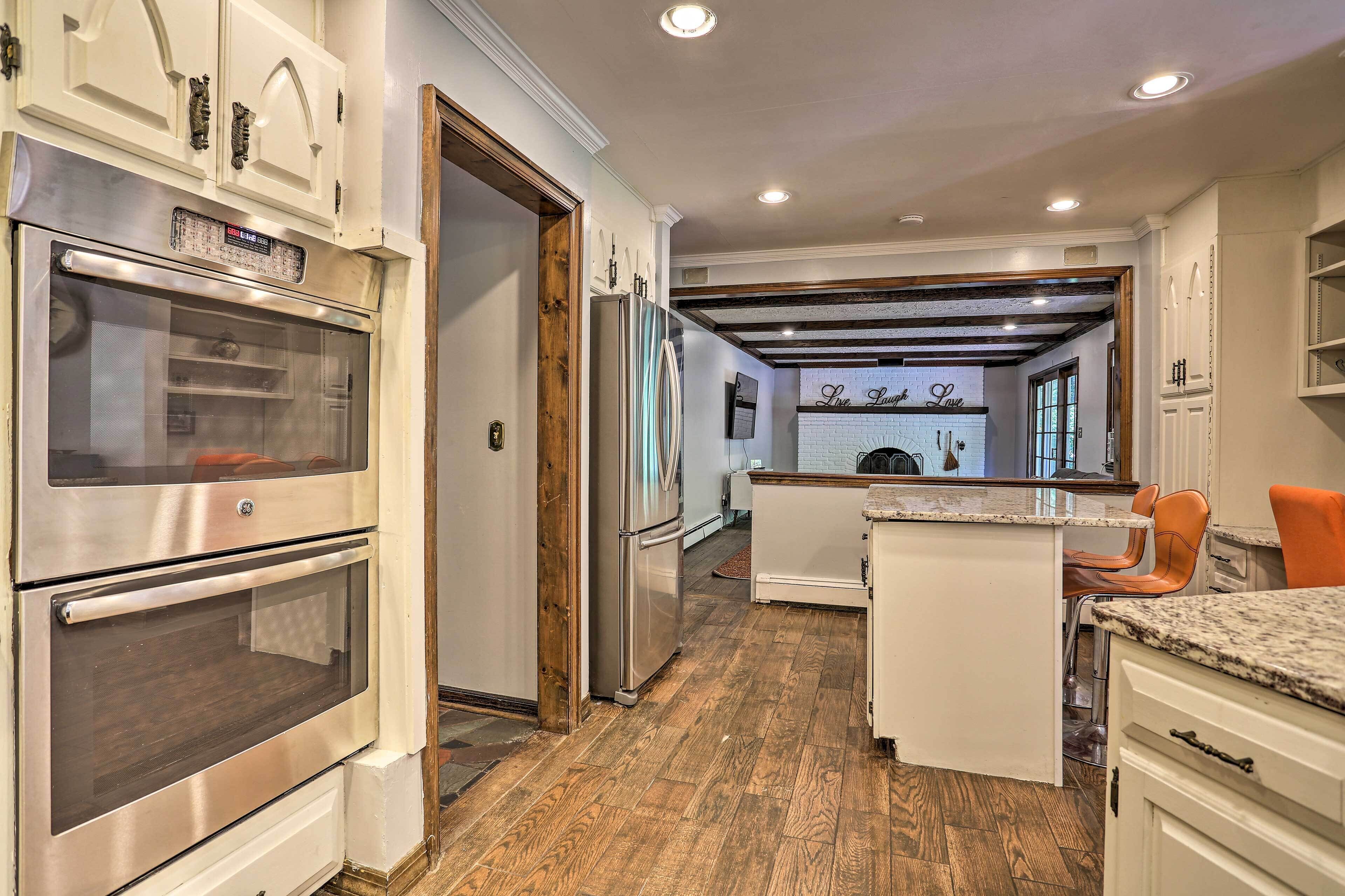 Elegant Manor With Expansive Outdoor Area!