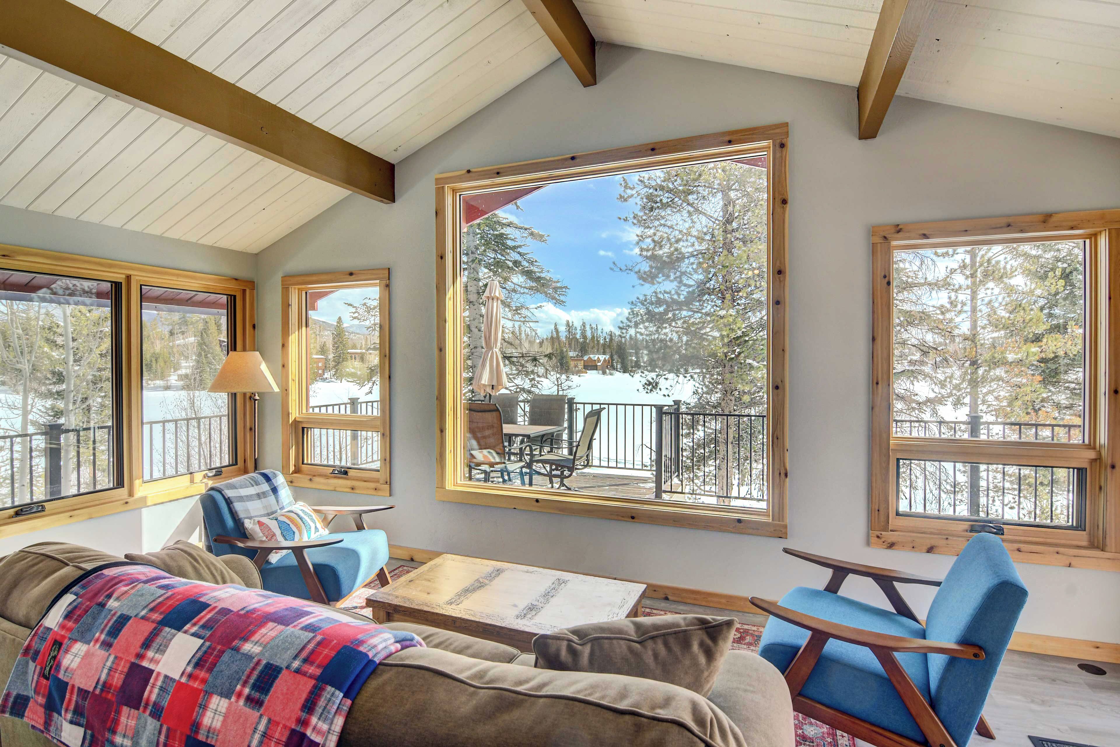 Lakefront Rocky Mountain Cabin w/ Wraparound Deck