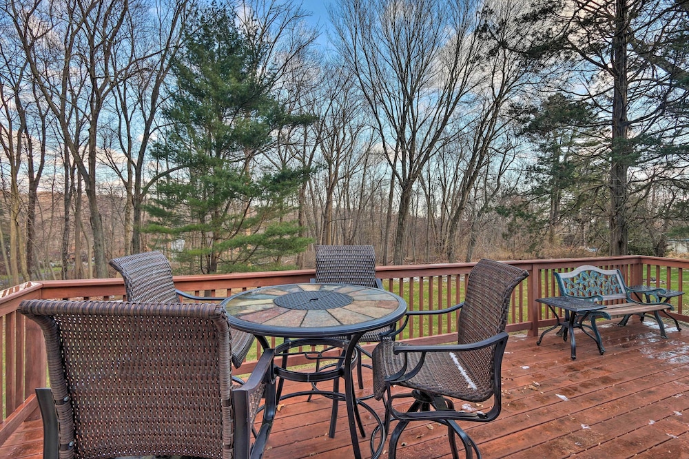 Family-friendly Woodbury Home With Yard + Deck!