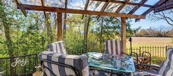 College Station Getaway w/ Hot Tub & Courtyard!