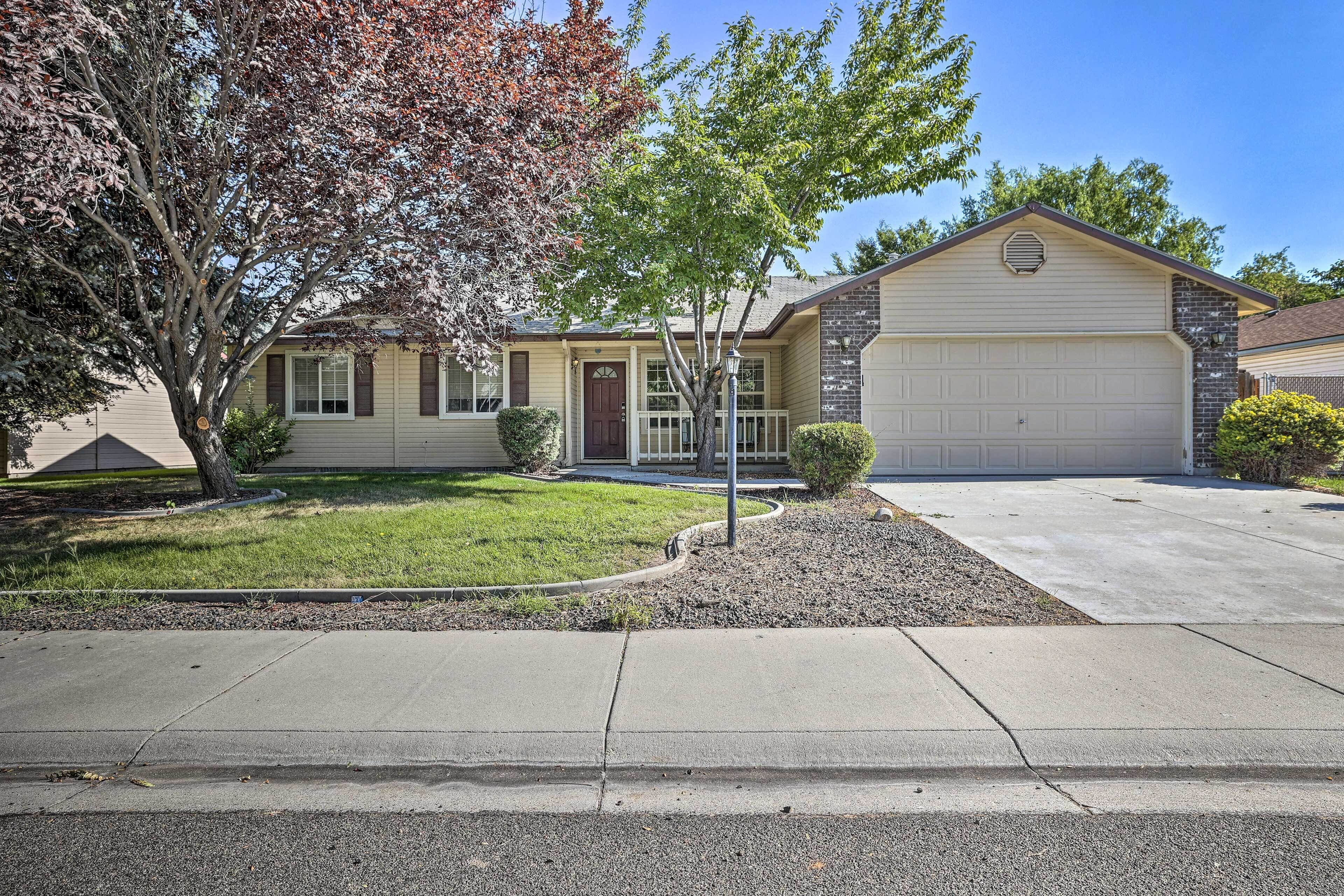 Family-ready Meridian Home ~ 14 Mi to Boise!