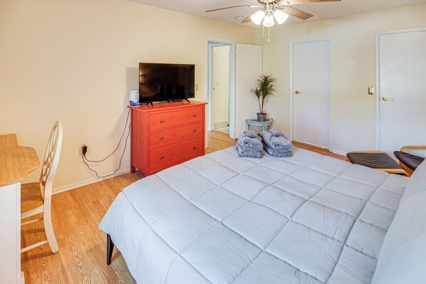 Apartment (2 Bedrooms) | Interior - < 1 Mi to Beach: Condo w/ Community Perks in Hhi! (Hilton Head Island)