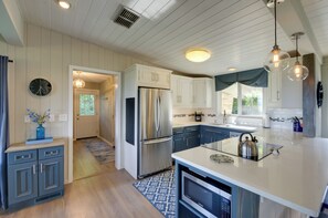 House (3 Bedrooms) | Interior - Hendersonville Home w/ Views - 3 Mi to Downtown! (Hendersonville)