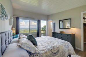 House (3 Bedrooms) | Interior - Hendersonville Home w/ Views - 3 Mi to Downtown! (Hendersonville)