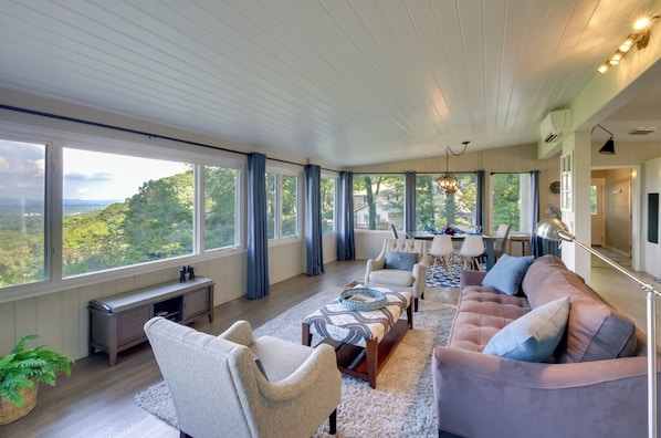 House (3 Bedrooms) | Front of property
