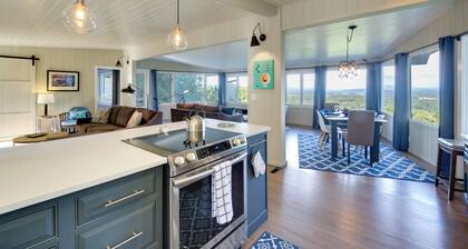 Hendersonville Home w/ Views - 3 Mi to Downtown!