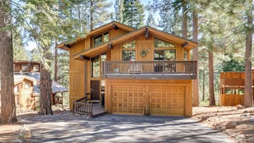 House (5 Bedrooms) | Interior