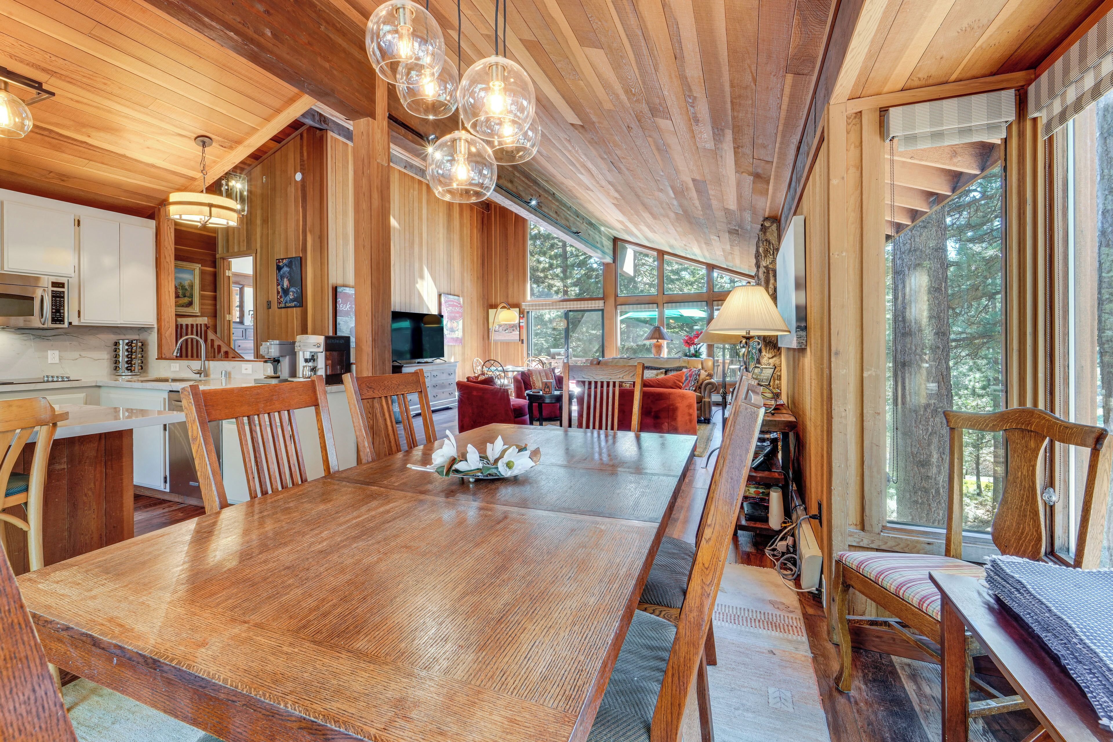 House (5 Bedrooms) | Interior