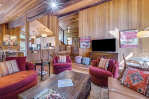 House (5 Bedrooms) | Interior