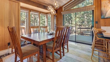 House (5 Bedrooms) | Interior