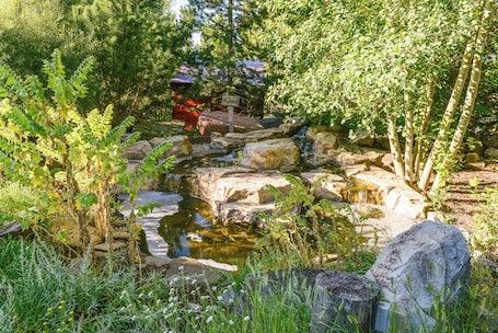 Casa (1 Bedroom) | Interior. Cozy Island Park Cabin, 20 Mi to Yellowstone!