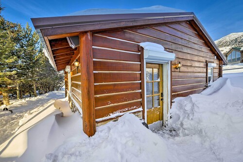 Cozy Island Park Cabin, 20 Mi to Yellowstone!