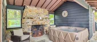 Hot Tub & Mtn Views: Expansive Hazleton Retreat