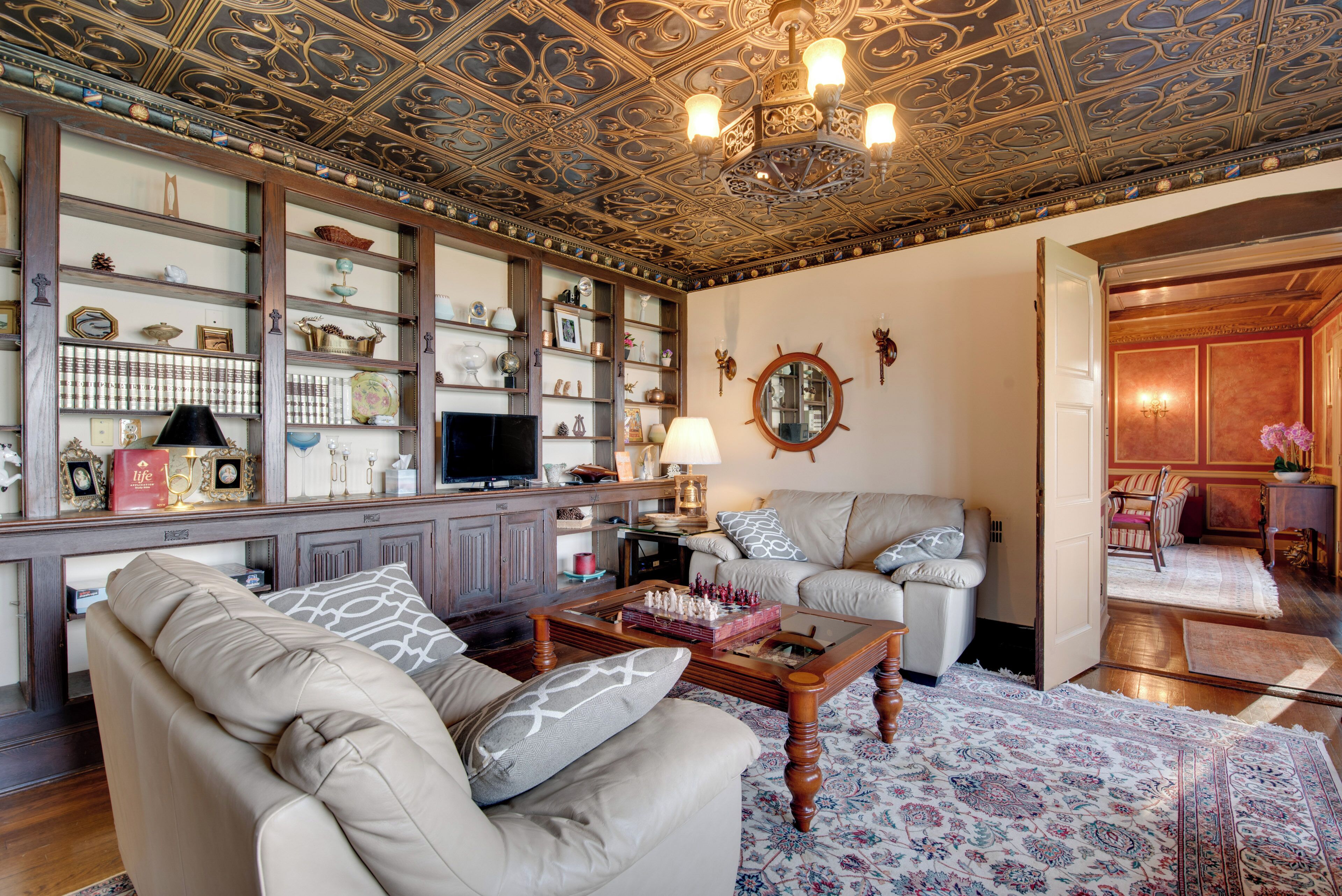 المنشأة من الداخل