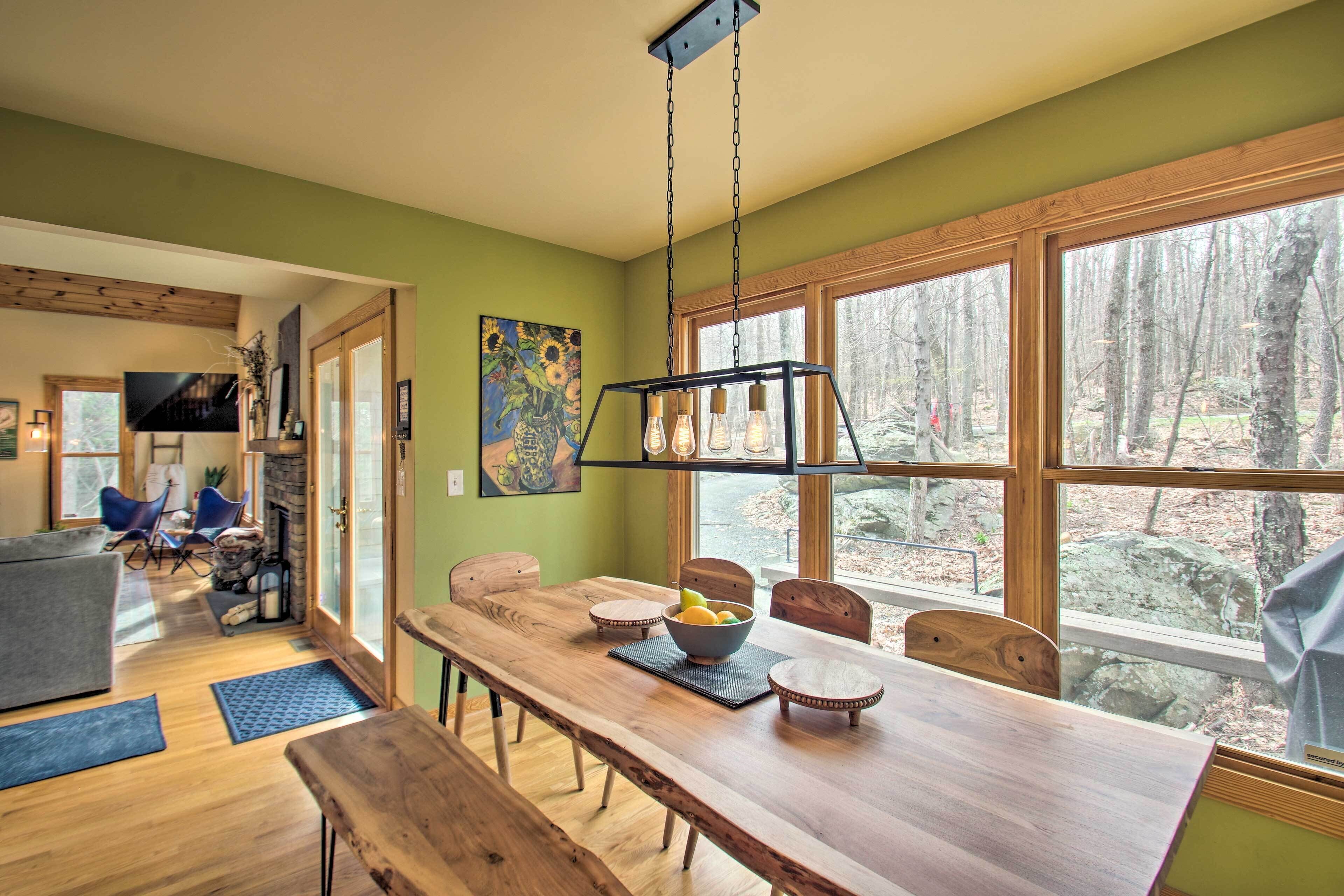 Tranquil Cabin w/ Deck in the Wintergreen Resort!